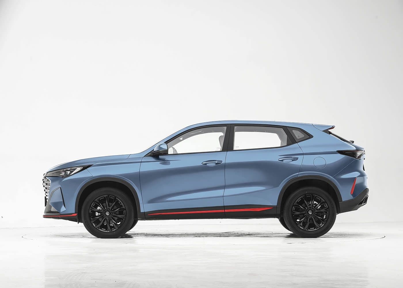 2026 Changan X5 Plus in Cosmic Blue, side profile — compact SUV for export